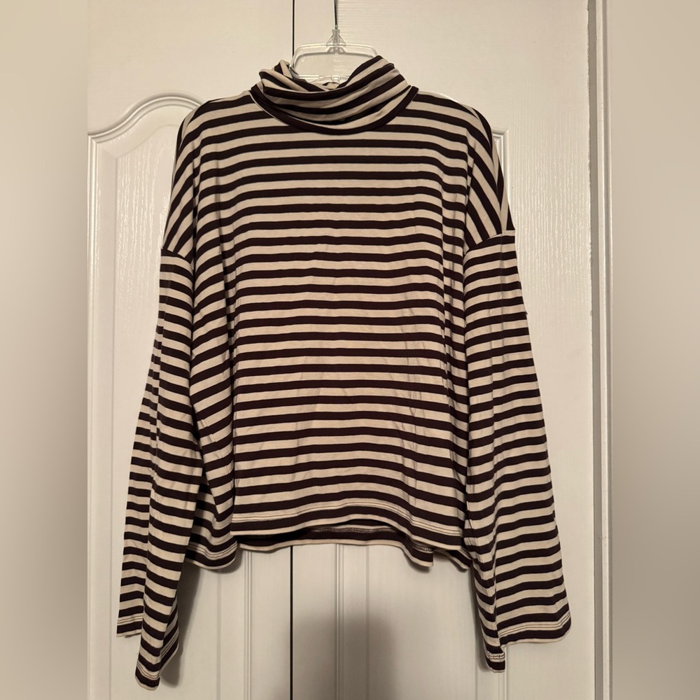 Loose fit turtle neck